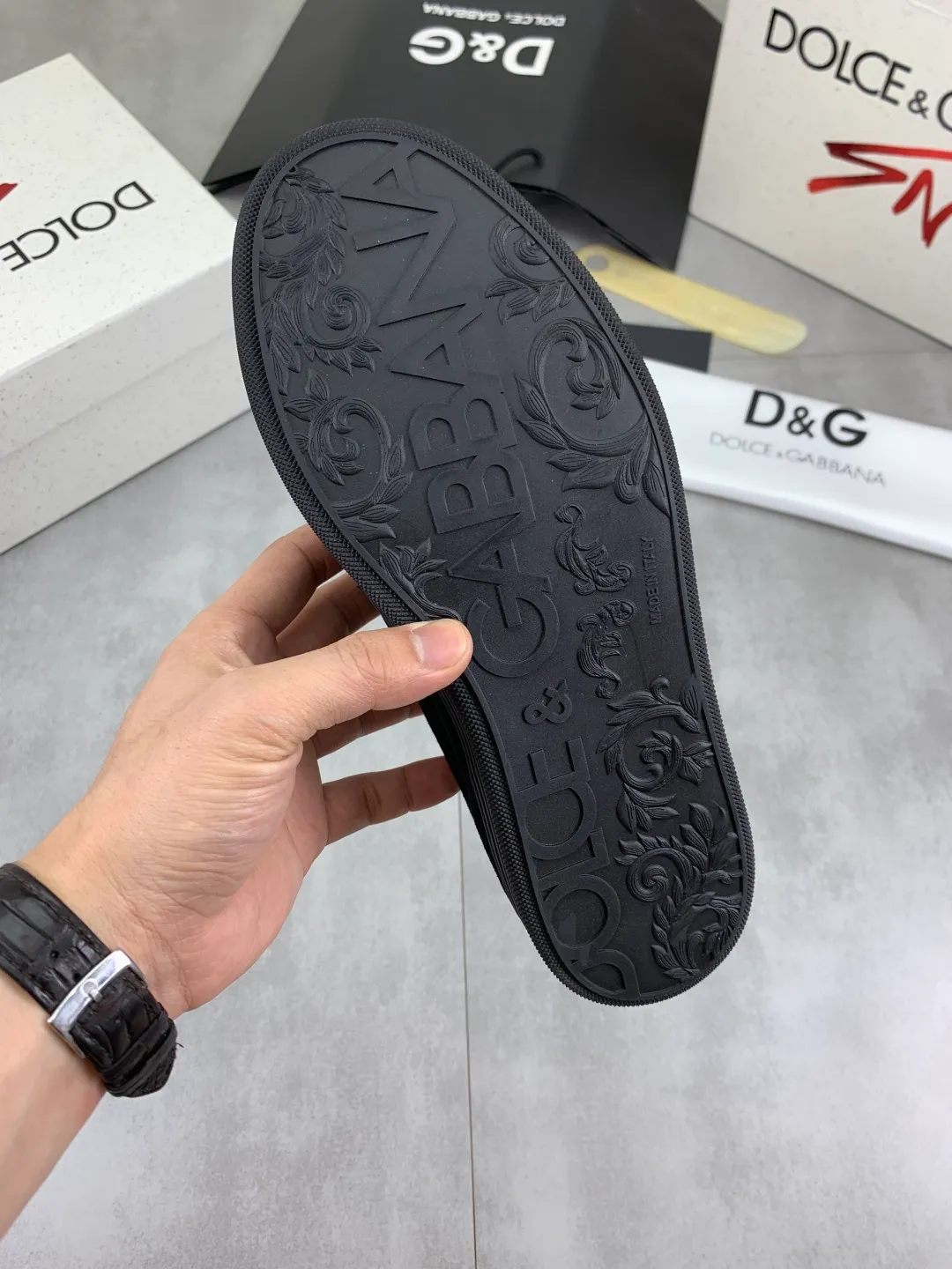 Men's shoes P500 💰 [New model] The latest hot model, top original quality, the official website is synchronized with "DOLCE&GABBANA [Dolce & Gabbana] ~ High Quality." The effect is low-cut casual DG men's shoes, loved by many celebrities, using high-end imported first-layer frosted calfskin with punched logo design + cowhide feet, simple and elegant, perfect interpretation of the latest inspiration for shoes, classic and fashionable integration, luxury dream, dominating fashion Suitable for drivers, light and comfortable to drive, light and breathable for outdoor travel, high-end quality, trustworthy, 3️⃣color🉑️choice! Code number: 38-46